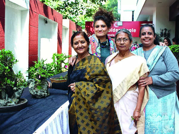 (L-R) Chitra, Archana and Geeta, Shaily