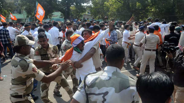 BJP'nin Bhubaneswar'daki protestosu