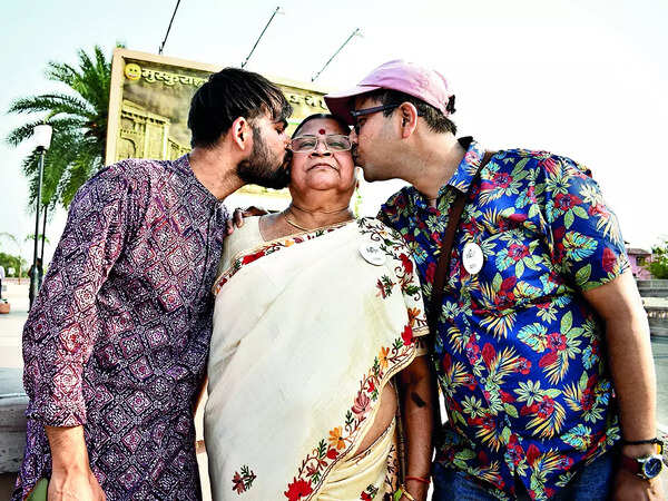A few parents too came at the Pride March. Vinoti Roy came to support her son Himadri and his friend Pankaj