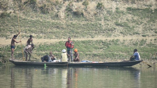 Gomti Nehri'ndeki su samuru