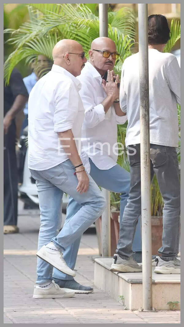 Satish Kaushik (20)