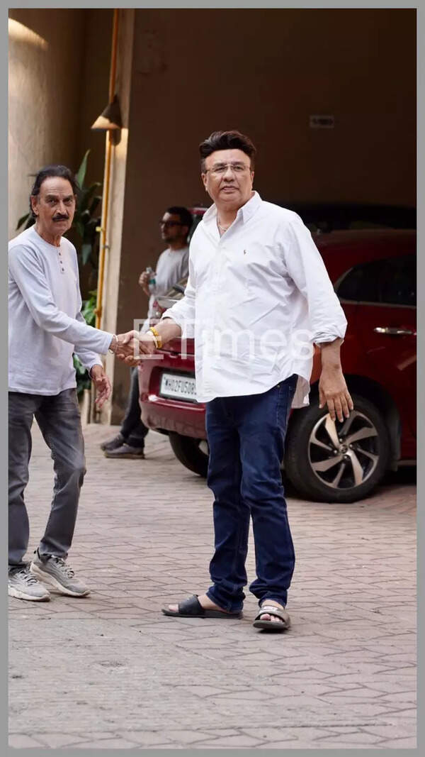 Satish Kaushik (25)