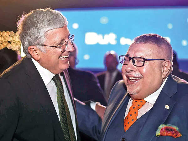 Vincenzo de Luca, Ambassador of Italy, and Agis Loizou, High Commissioner of Cyprus