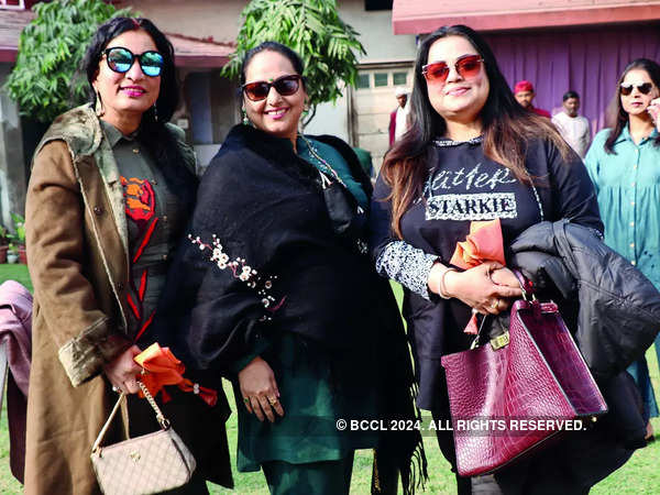 Reena, Anupama Rai ve Priya Agrawal