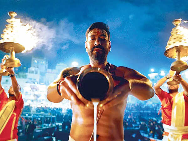 Ajay posted this picture on Instagram while shooting in Varanasi (BCCL/ @ajaydevgn)