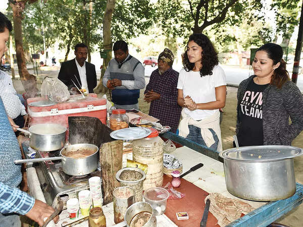Kubbra enjoying thele wali chai in Prayagraj