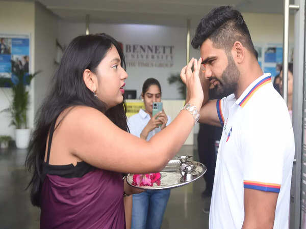 Pro Kabaddi champion Pardeep Narwal gets a traditional welcome