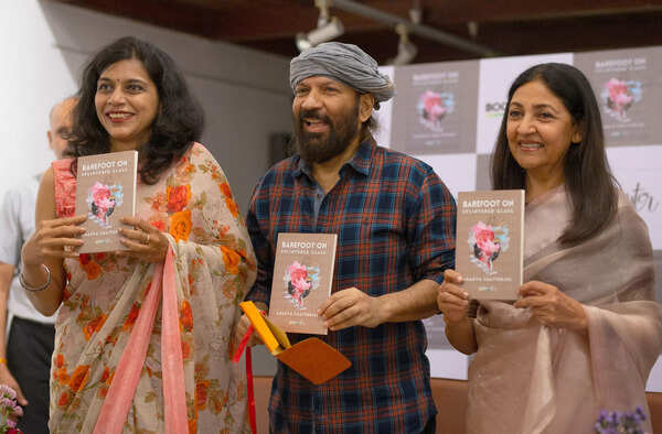 Ms. Ananya Chatterjee, Mr. Debojyoti Mishra and Ms. Deepti Naval 2