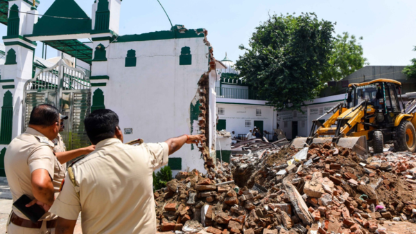 Bengali Market Mosque: Portion of mosque in Delhi's Bengali Market  demolished by NDMC | Delhi News - 