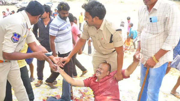 BRS Event in Khamman: Two dead, five injured as gas cylinder explosion ...