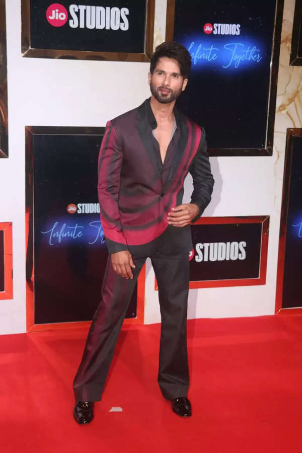 Mithun Chakraborty, Shahid Kapoor, Nana Patekar, R Madhavan: Bollywood  celebs galore at Jio Studios' grand event in Mumbai | Hindi Movie News -  Times of India