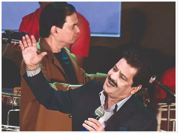 Udit Narayan and Lalit Pandit