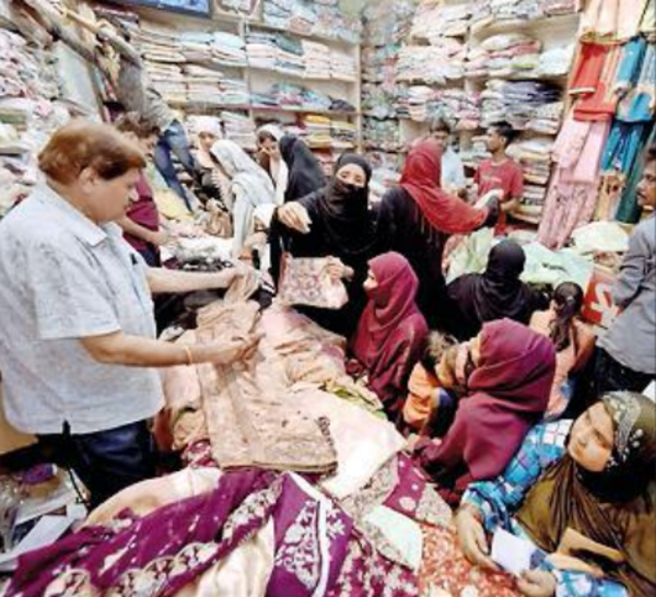 Appetising whiffs, glittering shops at bazaar-e-Ramzan