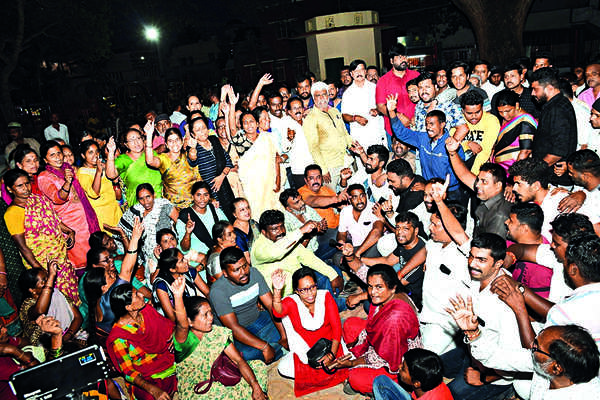 Siddaramaiah loyalists get ticket from KR, Chamaraja