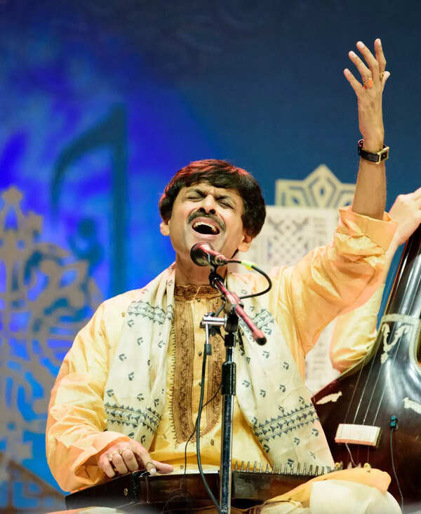 Pt Sandipan Samajpati performing at the 4th Dumdum Marga Sangeet Utsav. (1).