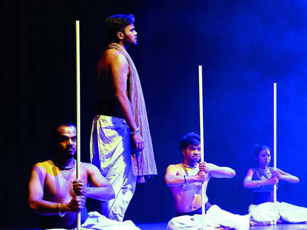 Aragh Samanth as Sanjaya in the play Andha Yug