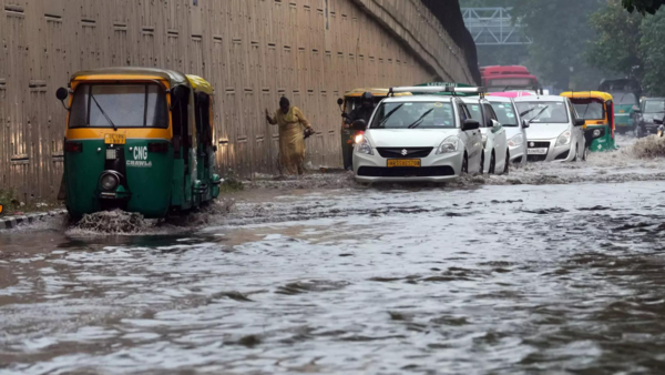 Delhi Rains Heavy Rain In Delhi Causes Traffic Congestion