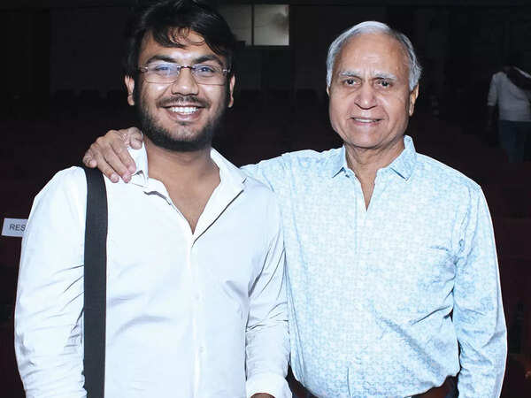 Swapnil Nigam (L) and Ravi Bhatt