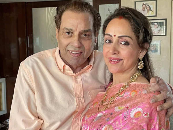 Hema Malini celebrates wedding anniversary with Dharmendra, shares pictures of their 43 years of togetherness