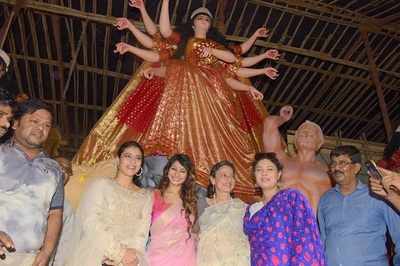 Durga Puja 2017: Actress Kajol with mom Tanuja unveils the first look of North Bombay Sarbojanin Durga Idol