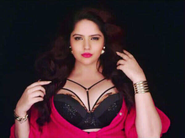 Plus size actor Anjali Anand shows how different is better!