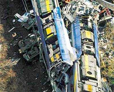 2 German trains collide head-on, 9 dead, 150 hurt