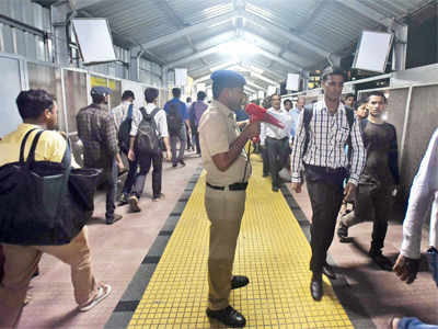 Mumbai learns to queue up on FOBs in prep for rains