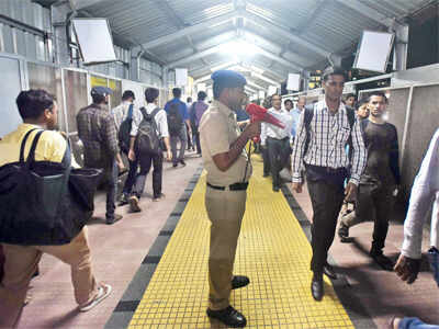 Mumbai learns to queue up on FOBs in prep for rains