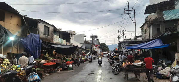 Garbage, poor lighting, clogged drains plague Dharampur mandi
