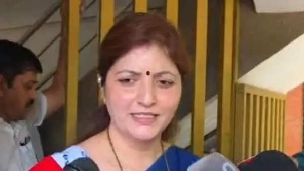 SIT quizzes state women’s panel ex-chief Rupali Chakankar for 6 hours over links to Nashik astrologer Ashok Kharat case