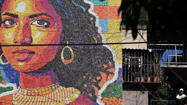 El Salvador’s Mona Lisa gets a colourful makeover in a 13‑metre mural made from recycled caps