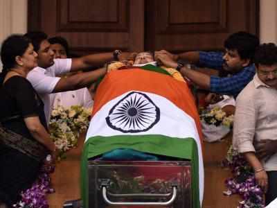 Jayalalithaa’s cremation to take place next to MGR memorial site
