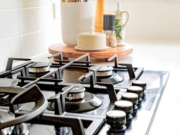 Auto-ignition gas stoves that offer convenience and reduce manual work