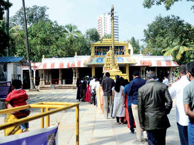 Priest pees inside Halasuru temple premises, raises stink