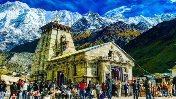 'Kedarnath Kabhi mat aana': Agitated man shares video as wife and child seen crying