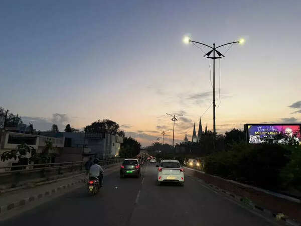 Rain, strong wind send mercury on nosedive