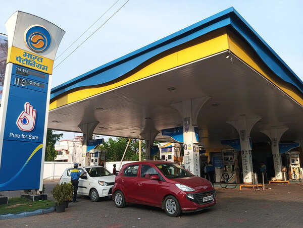 Chaos over, crowd thins as normalcy returns to petrol pumps