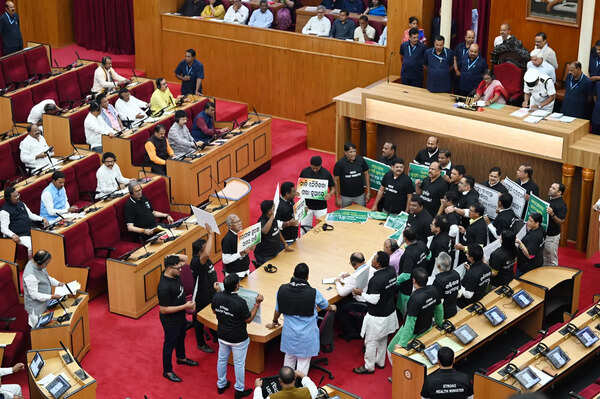 Oppn demands health min’s resignation over hosp fire