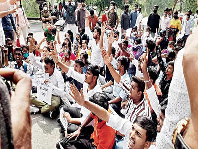 Protest at Bangalore University continues