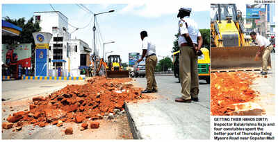 Bruhat Bengaluru Mahanagara Palike creates concrete trouble and traffic cops fix it with bricks