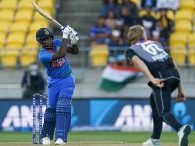 India vs New Zealand 4th T20I: Fans disappointed, Twitter abuzz with memes as Sanju Samson fails to perform