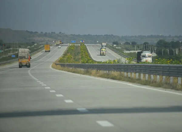 Samruddhi traffic increases by 57 lakh in a year; toll collection by Rs 495 crore