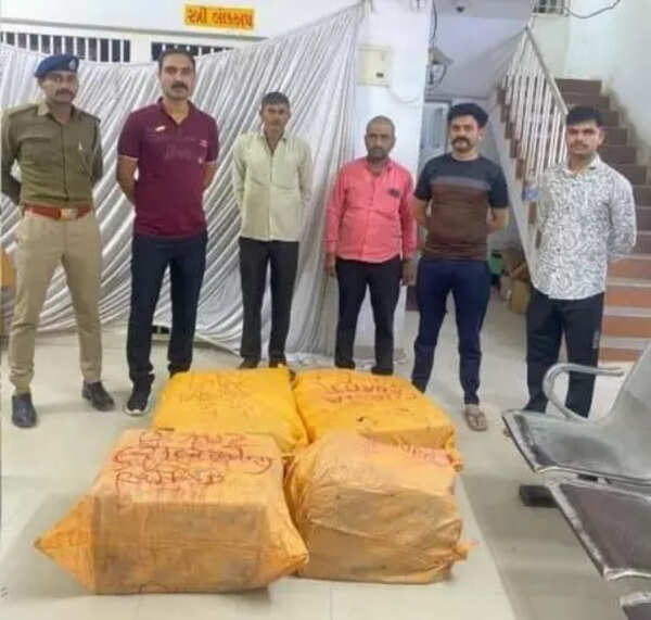 50L cash found in truck near Valsad