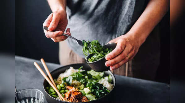 Choose spinach salad for hair growth