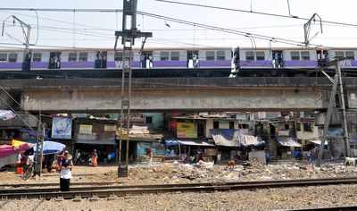 Prabhu announces elevated corridors for Mumbai local trains