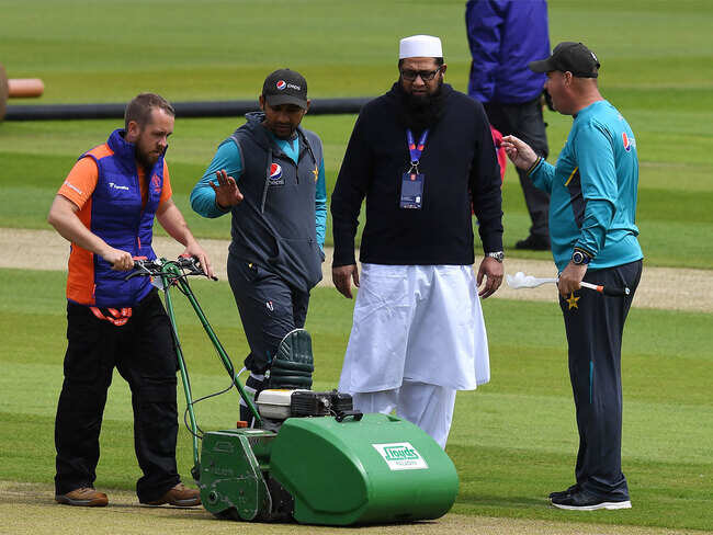 India vs Pakistan, ICC World Cup 2019: Sun comes out to lift spirits but unusual weather keeps everyone guessing