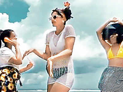 Taapsee Pannu, Mathias Boe, Shagun and Evania Pannu's "Biggini shoot" in the Maldives goes viral