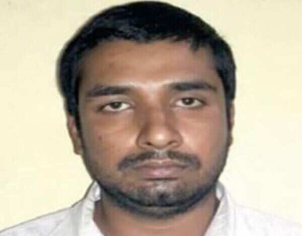Inspector suspended for letting accused walk away