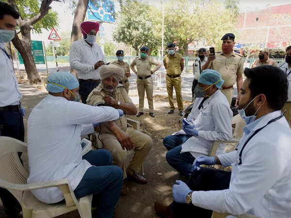 Coronavirus outbreak: Doctors screen cops on duty in Chandigarh