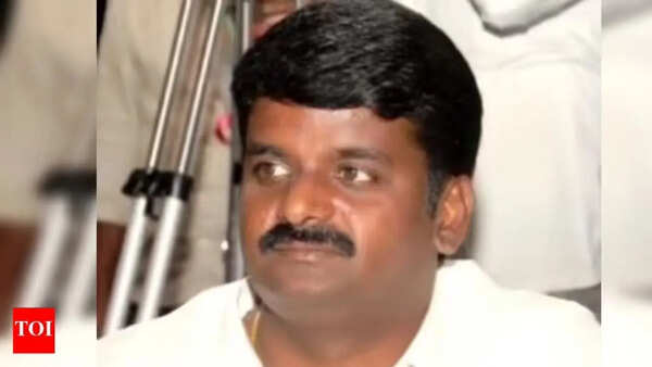 AIADMK rebel Vijaya Baskar holds talks with loyalists amid buzz over switch to TVK